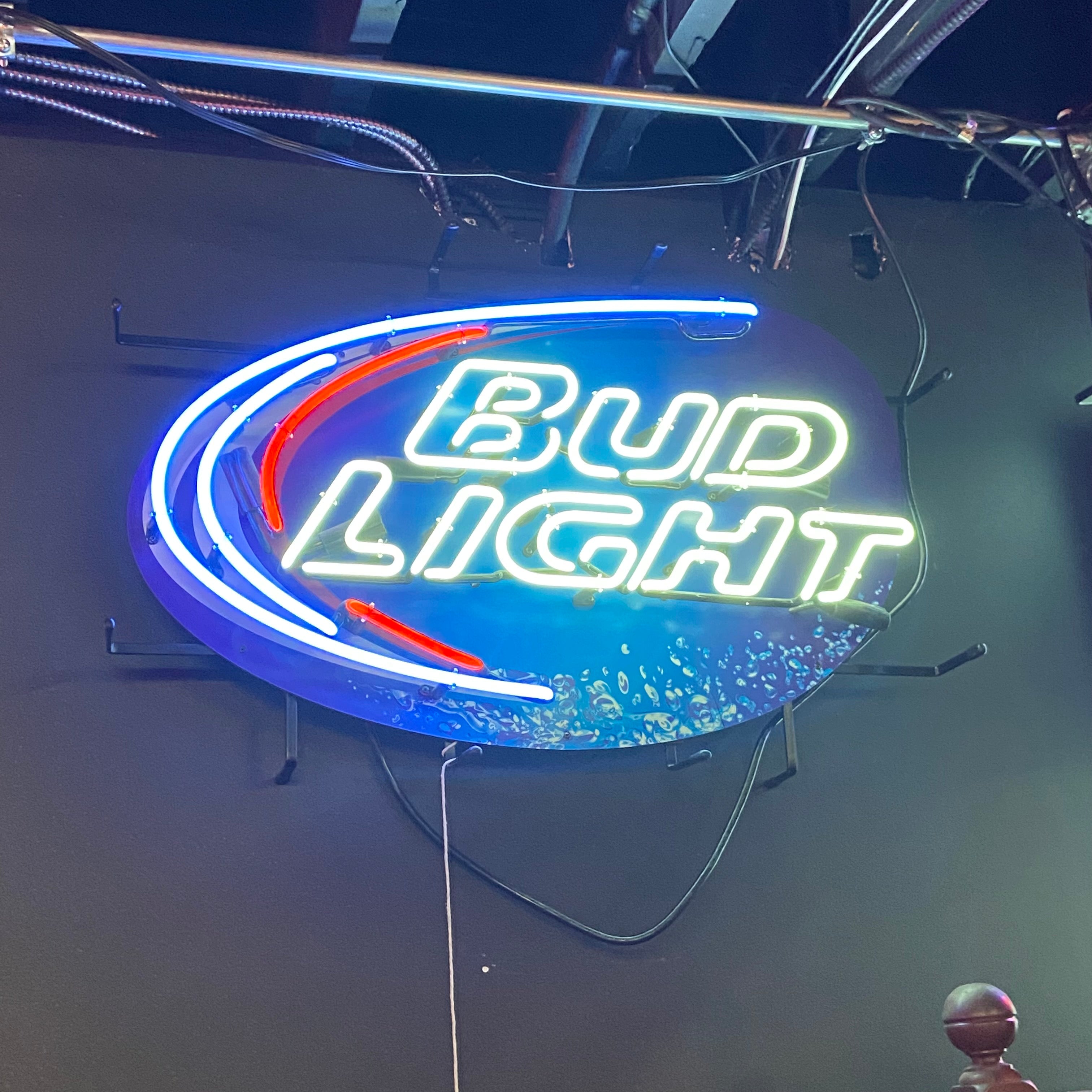 Billard D&L, Bud Light Néon