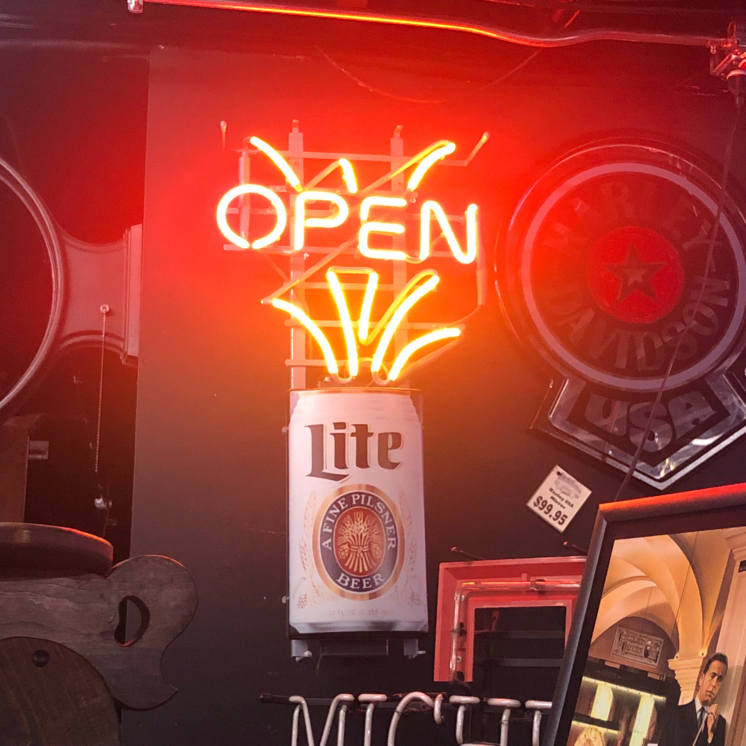 Billards D&L, Bud Lite Open Neon Light